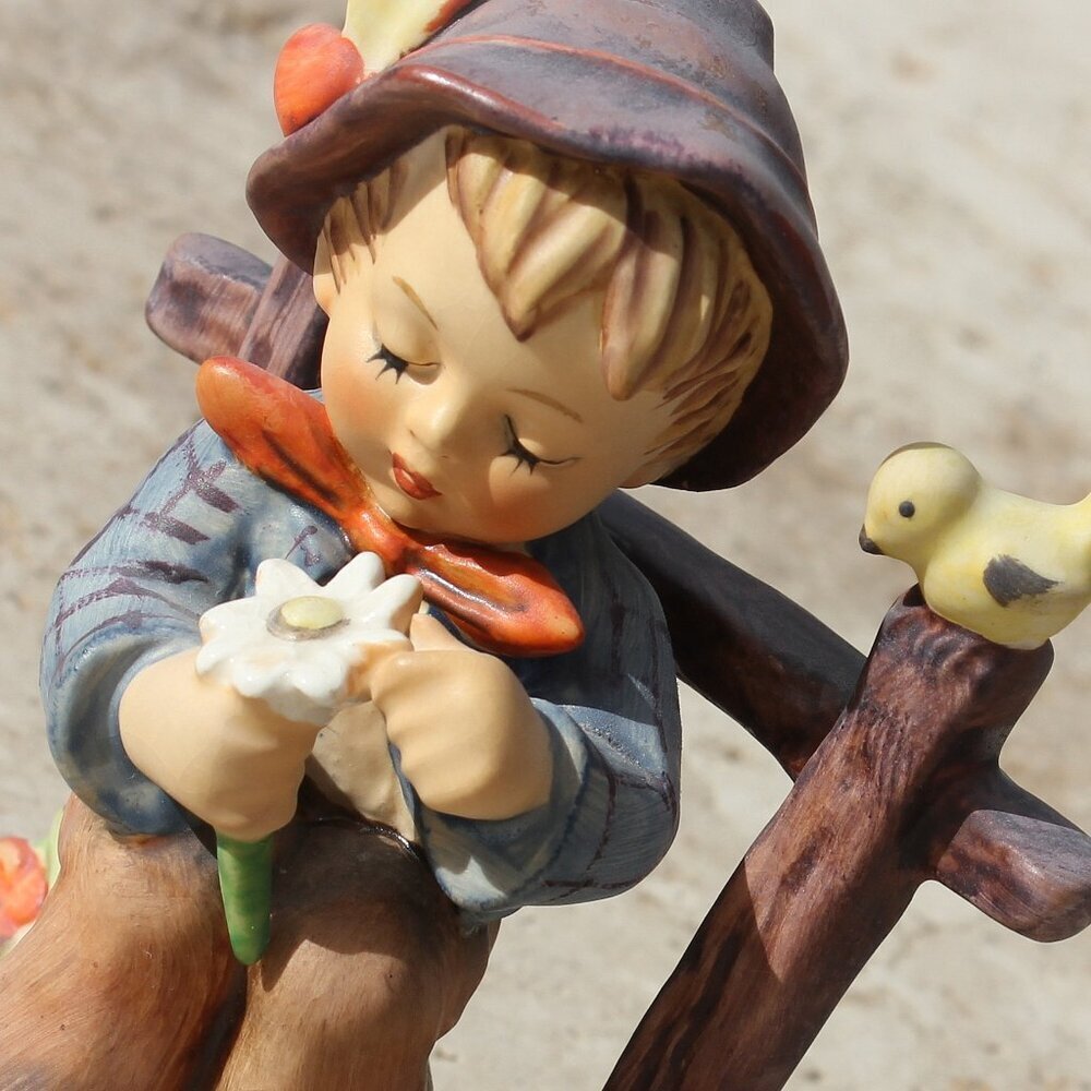 Hummel Figurine 'She Loves Me, She Loves Me Not' by Goebel